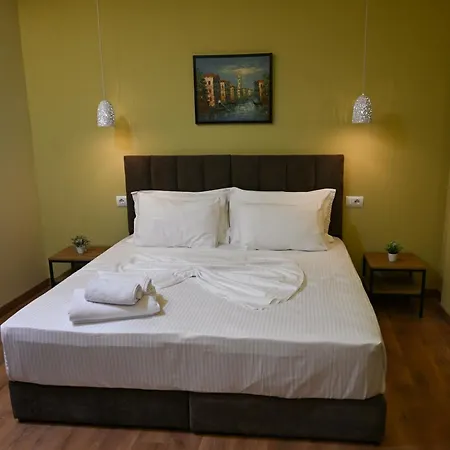 Kuta's 2 * Tirana